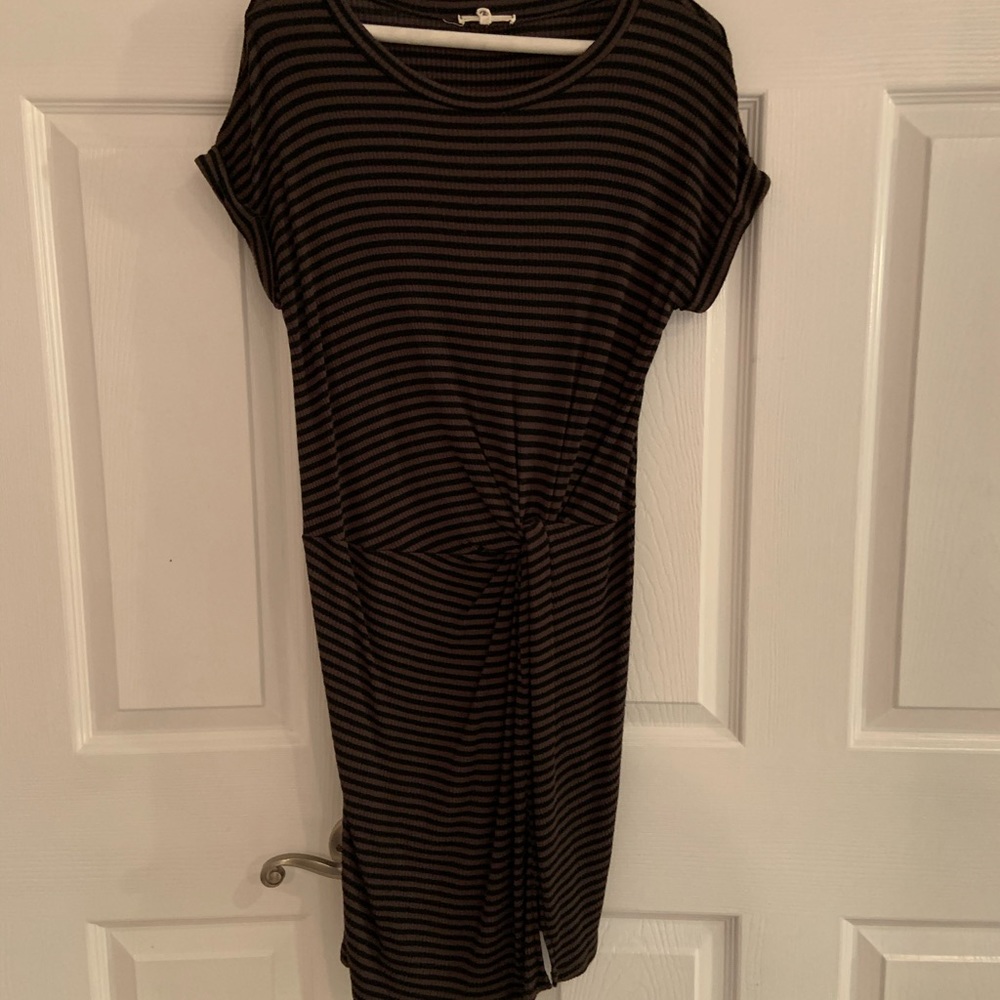 Brown and black dress, great for maternity